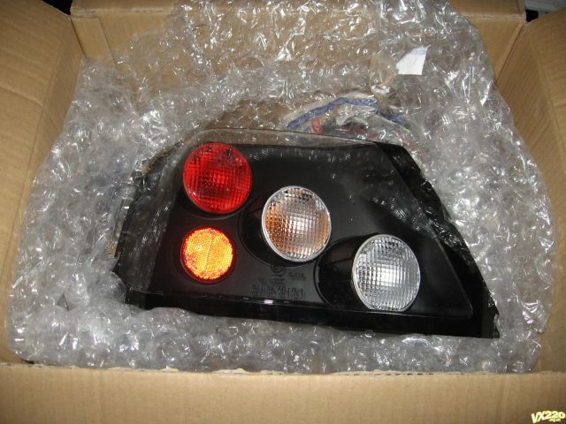 VX220 rear light damaged 001.jpg