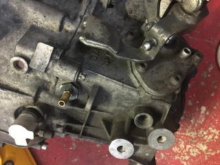 Gearbox vent connections